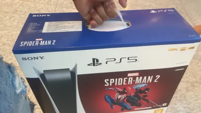 PlayStation 5  1 T com mídia física + 1 Controle 