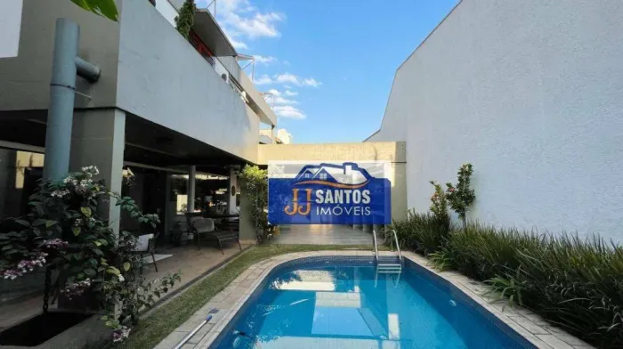 Casa de Alto Padrão À VENDA na Mooca com 300m²!