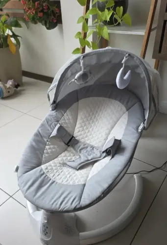 Cadeirinha de balanço com música