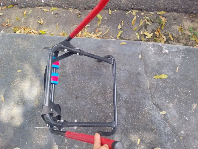 Vende esse suporte de transporte de bicicleta pra veículo
