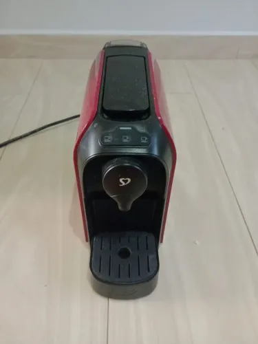 Cafeteira três Corações LOV - 110/127V - Vermelha e Preta