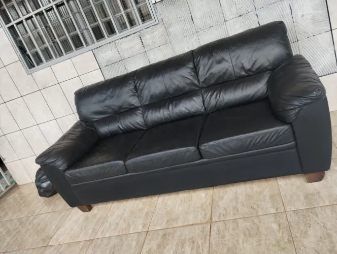 Sofá couro legítimo marca Minuano super conservado! 2.100,00
