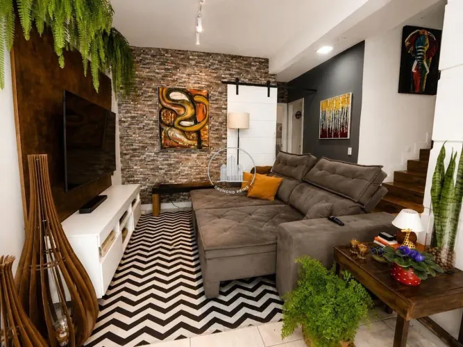Casa comercial com 3 quartos e piscina