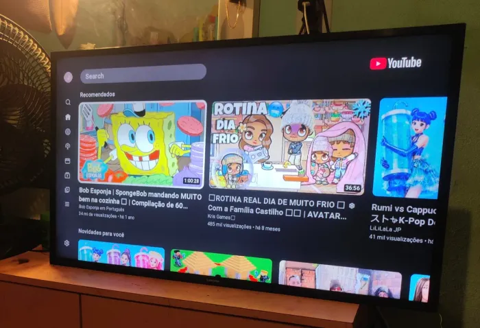 Tv smart 40 polegadas com uma linha fininha imperceptível