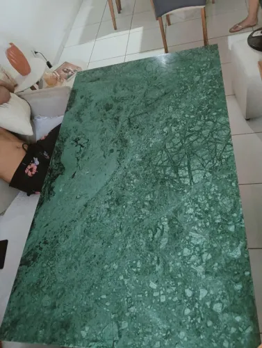 Vendo uma mesa de armore sem cadeira importada verde iguatemala muito lindo 