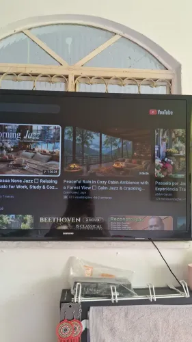 Vendo Smart TV 32, Samsung usada, mas em perfeito estado!!