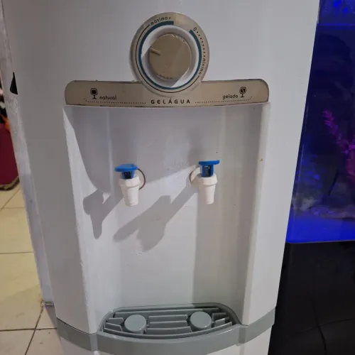 Bebedouro Esmaltec *Entrego* leia o anúncio 