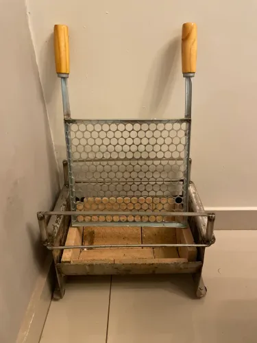 Churrasqueira portátil de aço inox com grelha 
