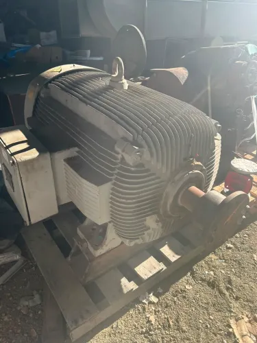 Motor WEG 350 CV 380/660 V - 1790 RPM - 4 Polos - Trifásico Industrial