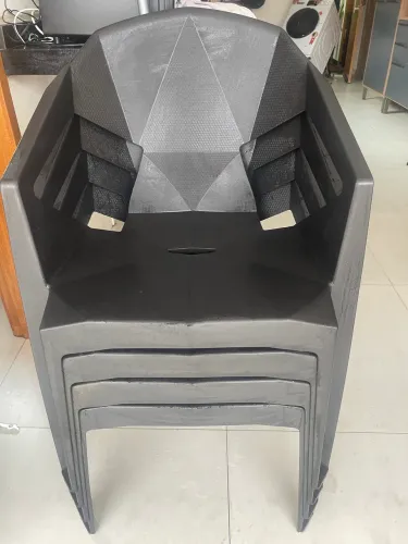 Cadeiras de plástico resistente