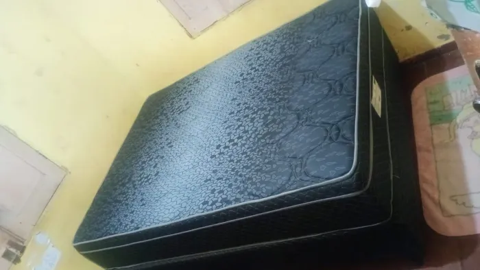 Cama box praticamente nova
