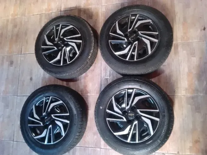Rodas ferro aro 14 com pneus 185 /70 /14
