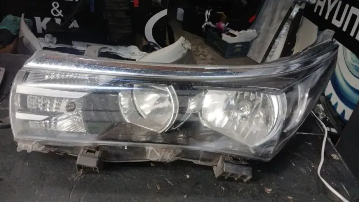 Farol Corolla 2015 lado esquerdo