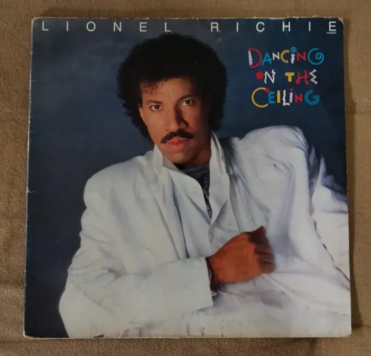 LP disco de vinil Lionel Richie Dancing On The Ceiling toca disco radiola vitrola som 3x1