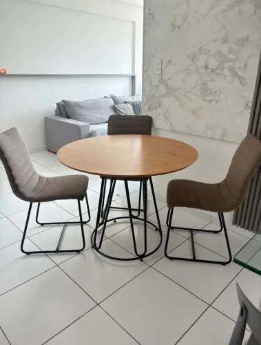 Mesa de 1,20m com 4 cadeiras