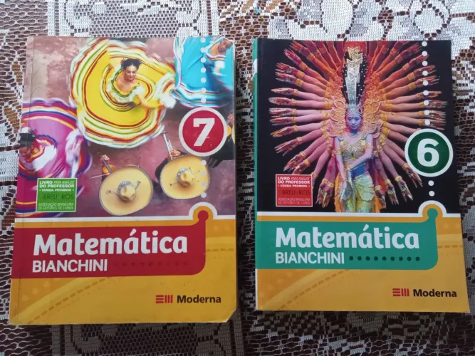 Kit com dois livros de matemática do 6° e 7° ano de Bianchini