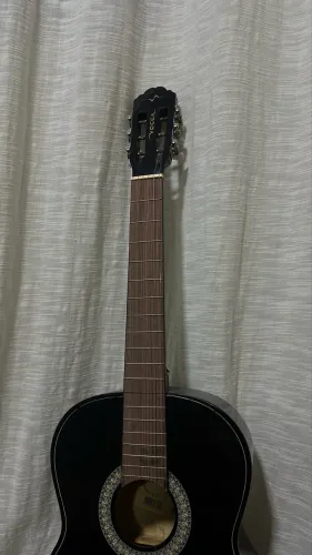 Violão preto