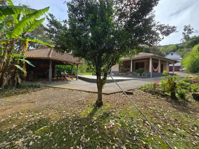 INBOX CIA IMOBILIÁRIA VENDE LINDO SÍTIO PARA VENDA COM CASA, QUIOSQUE, PISCINA, NUMA ÁREA