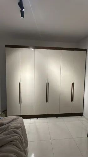 Guarda roupa 6 portas