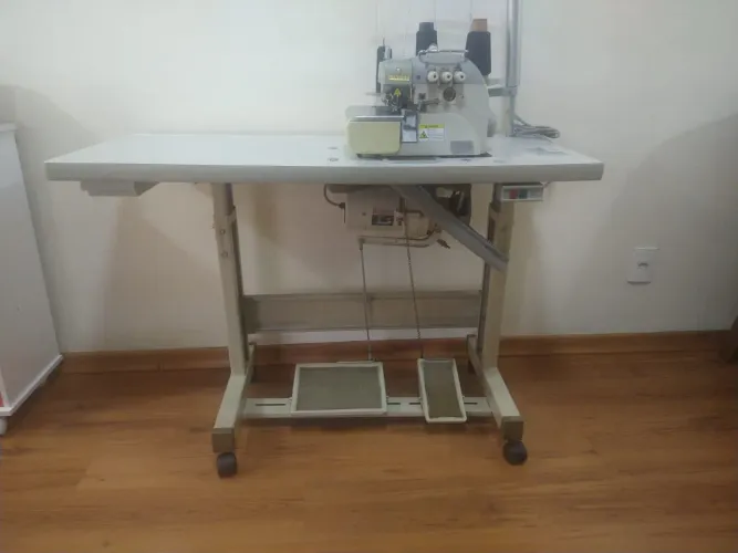 Oferta imperdível - Máquina de costura