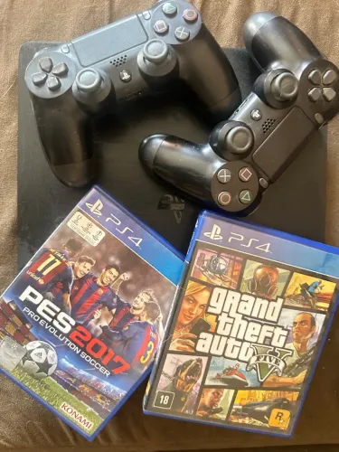 Ps4 Slim 500gb, 2 controles e 2 jogos (GTA V e PES 2017)