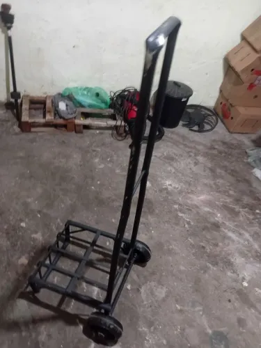 Carrinho de mão, excelente pra puxar qualquer coisa novo nunca usado, excelente pra puxar 