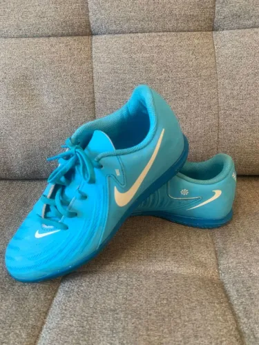 Chuteira Nike Phantom 37