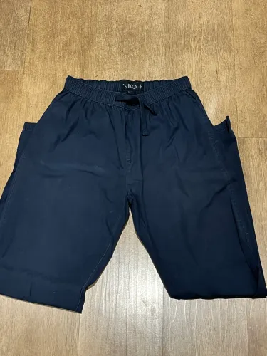 calça azul marinho reta