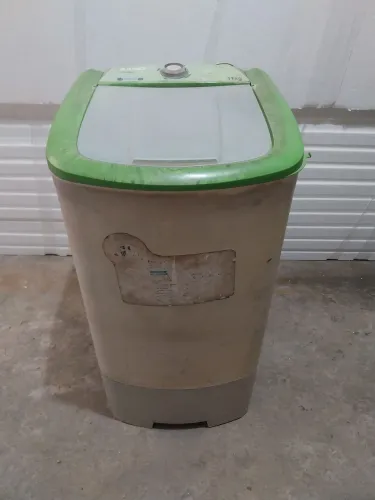 Tanquinho R$ 100,00(retirada de peças)
