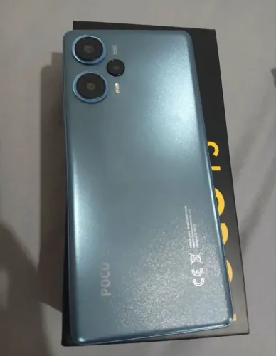 Poco F5 completo e sem detalhes