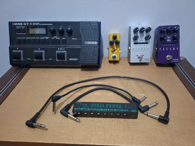 Pedais (pedal board)