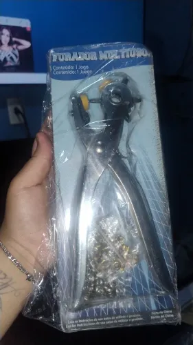 Vende-se alicate furador multiuso.