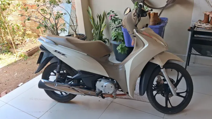 Vendo está Biz bem conservada, tudo certinho com ela documentação, ok