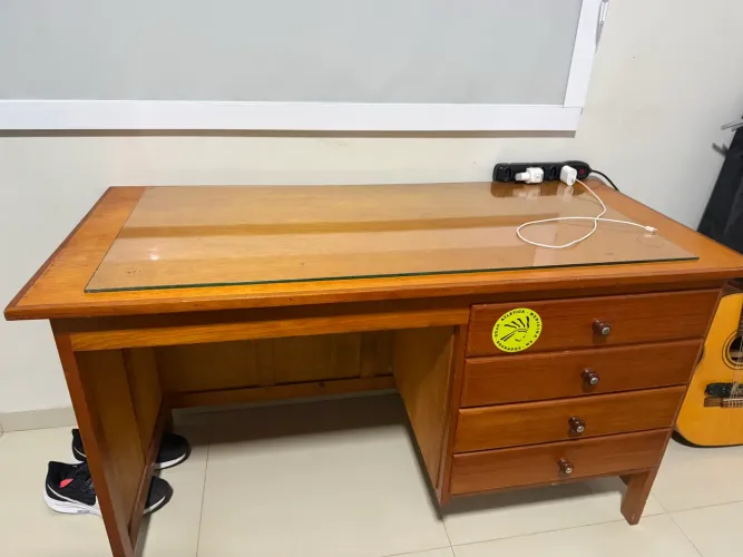 Vende-se escrivaninha para estudos  