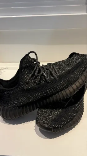 Tênis adidas Yeezy boost 350 v2