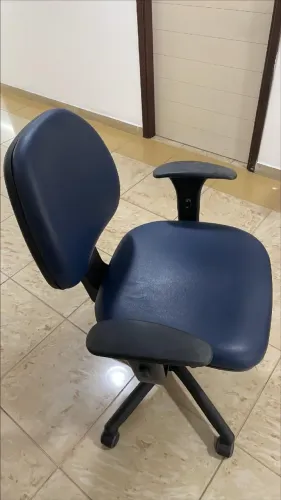 CADEIRA GIRATORIA e CADEIRA ANTI-DESLIZANTE