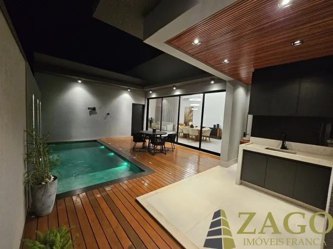 Casa no Condomínio Villa Di Capri por R$ 2.600.000,00