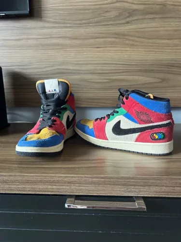 ? Air Jordan 1 Mid Multicolor ? R$ 450 Nike Air Jordan 1 Mid em edição especial, com patc