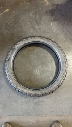 Pneu de moto 100 / 90 r19