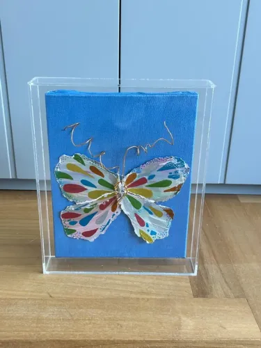 Quadro Borboleta Colorida em Caixa de Acrílico por Marcela Taquette