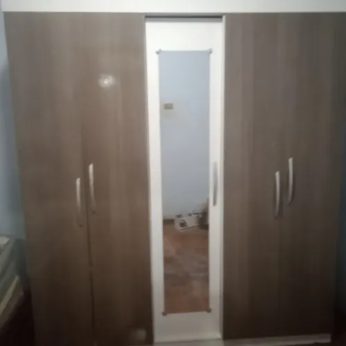 Guarda roupa impecável aspecto de novo sem nenhuma avaria