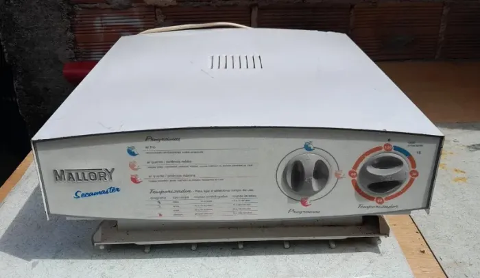 Secadora De Roupas De Parede Mallory Secamaster - Modelo 12555-01 (1500W/127V)