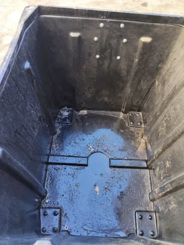 Vendo duas caçamba para resíduos ou coleta seletiva