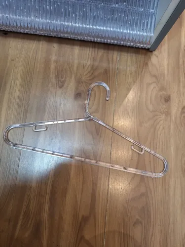 Cabides em acrílico usados R$70 o cento