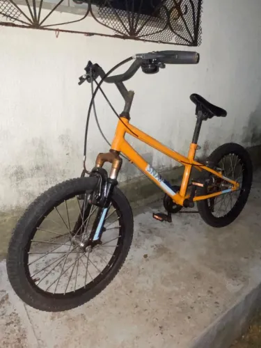 Bike média conservada no precinho e tem conversa 