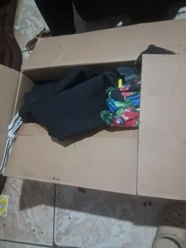 Vendo 3 cx roupas pra baza ou troco