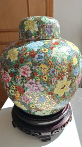 Potiche antigo em porcelana chinesa 28 cm - pintada a mão (com base de madeira)