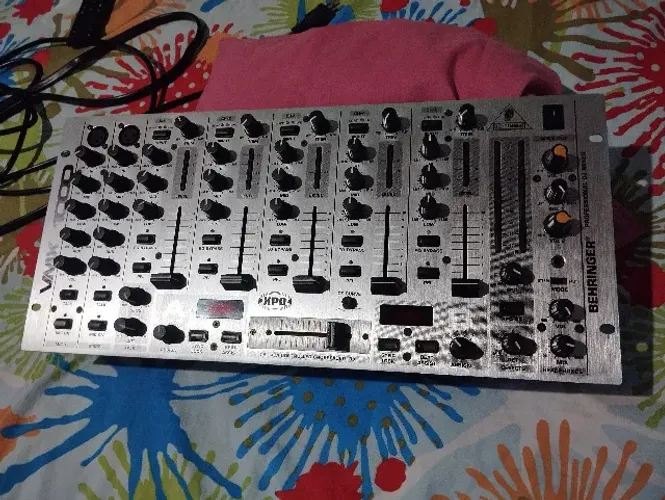 Mixer Behringer VMX 1000