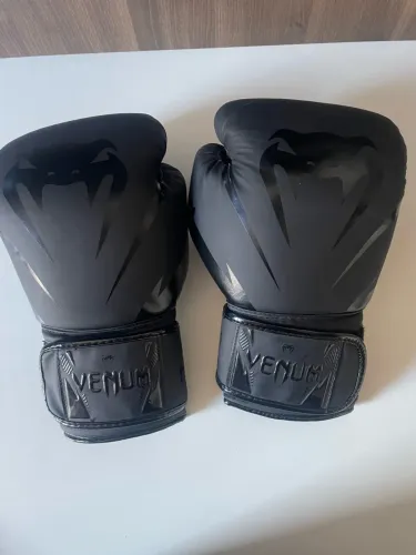Luva de Muay Thai Venum  12OZ