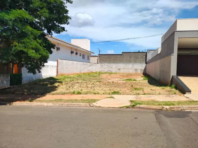 Terreno Condomínio em Bauru